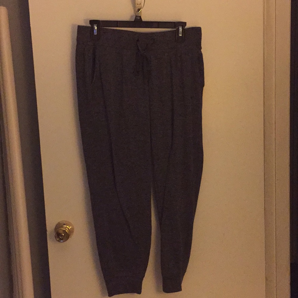 Active, loose fit yoga pants